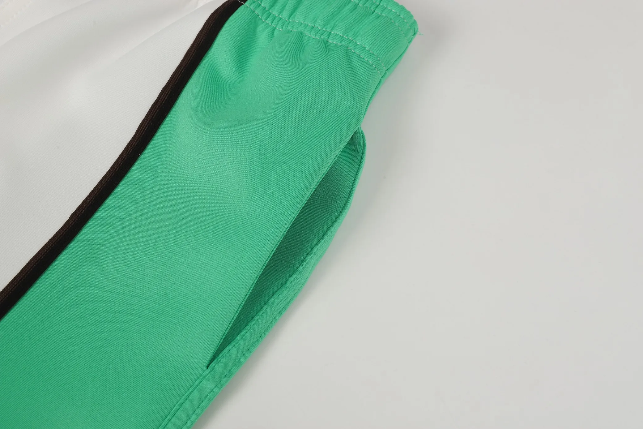 P140 8808# DENIM TEARS Kapok European and American trendy brand high-quality air layer casual pants suit. Fabric weighs 320 grams. Threads are customized and dyed in the same color. Color Gray Green Size S-XL